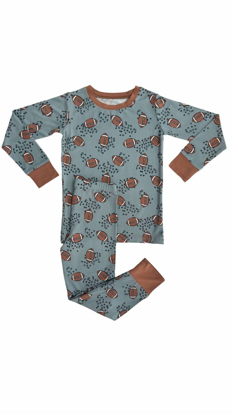 NEW IN MY JAMMERS kids' two piece long sleeve pajama set in green football